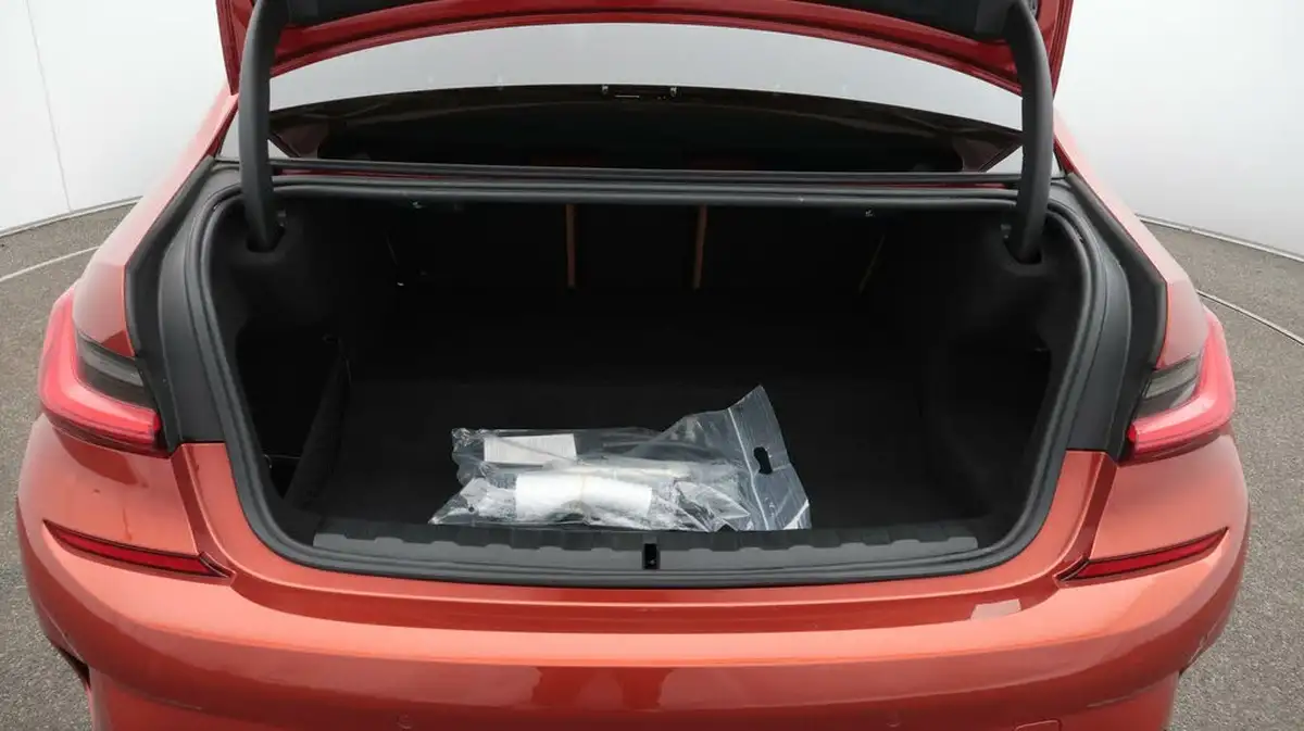 2019-bmw-3-series-20-330e-m-sport-plus-pack-big-17
