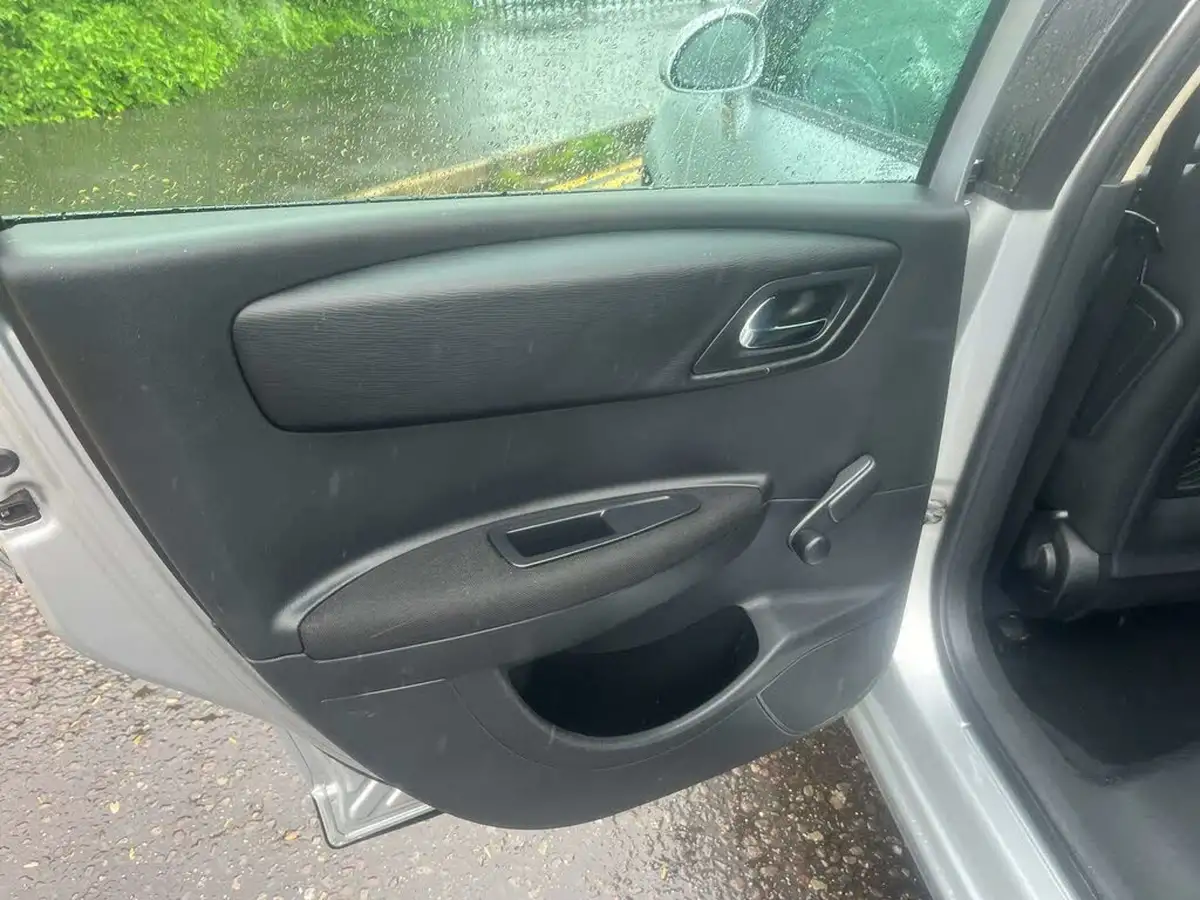 2009-citroen-c4-16-cachet-big-29