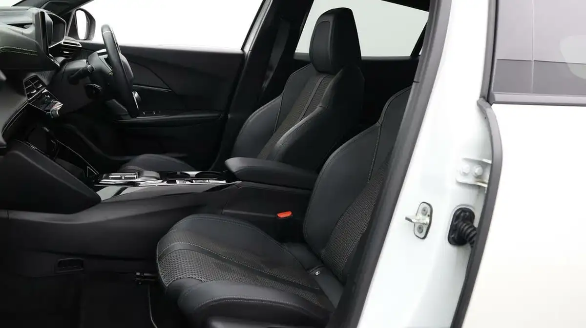 2021-peugeot-2008-suv-e-gt-big-13