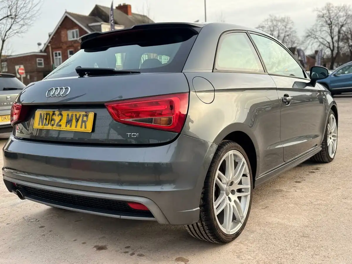 2013-audi-a1-16td-s-line-hatchback-3d-big-14