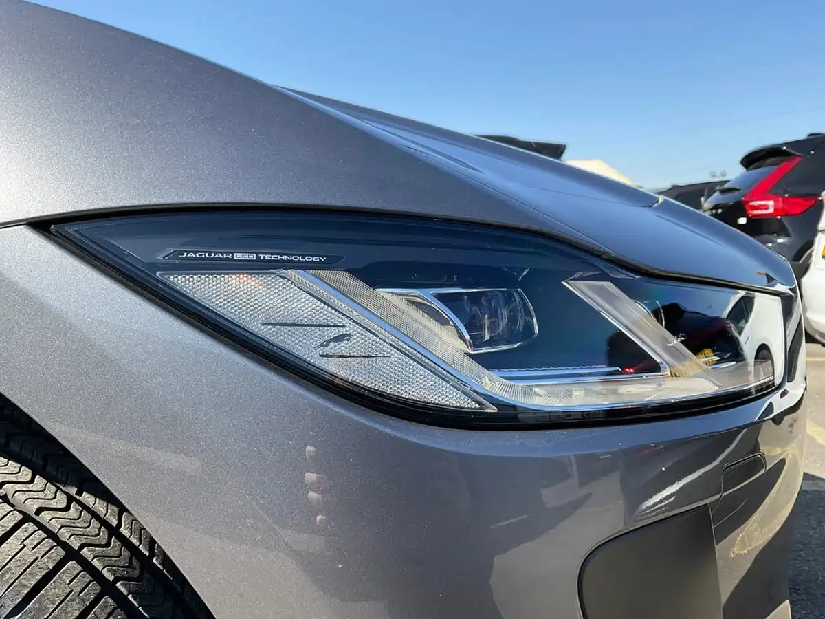 2024-jaguar-i-pace-ev400-r-dynamic-hse-black-big-38