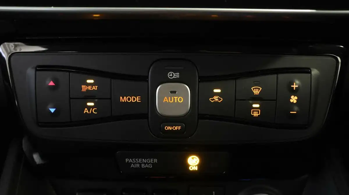 2021-nissan-leaf-e-tekna-big-11