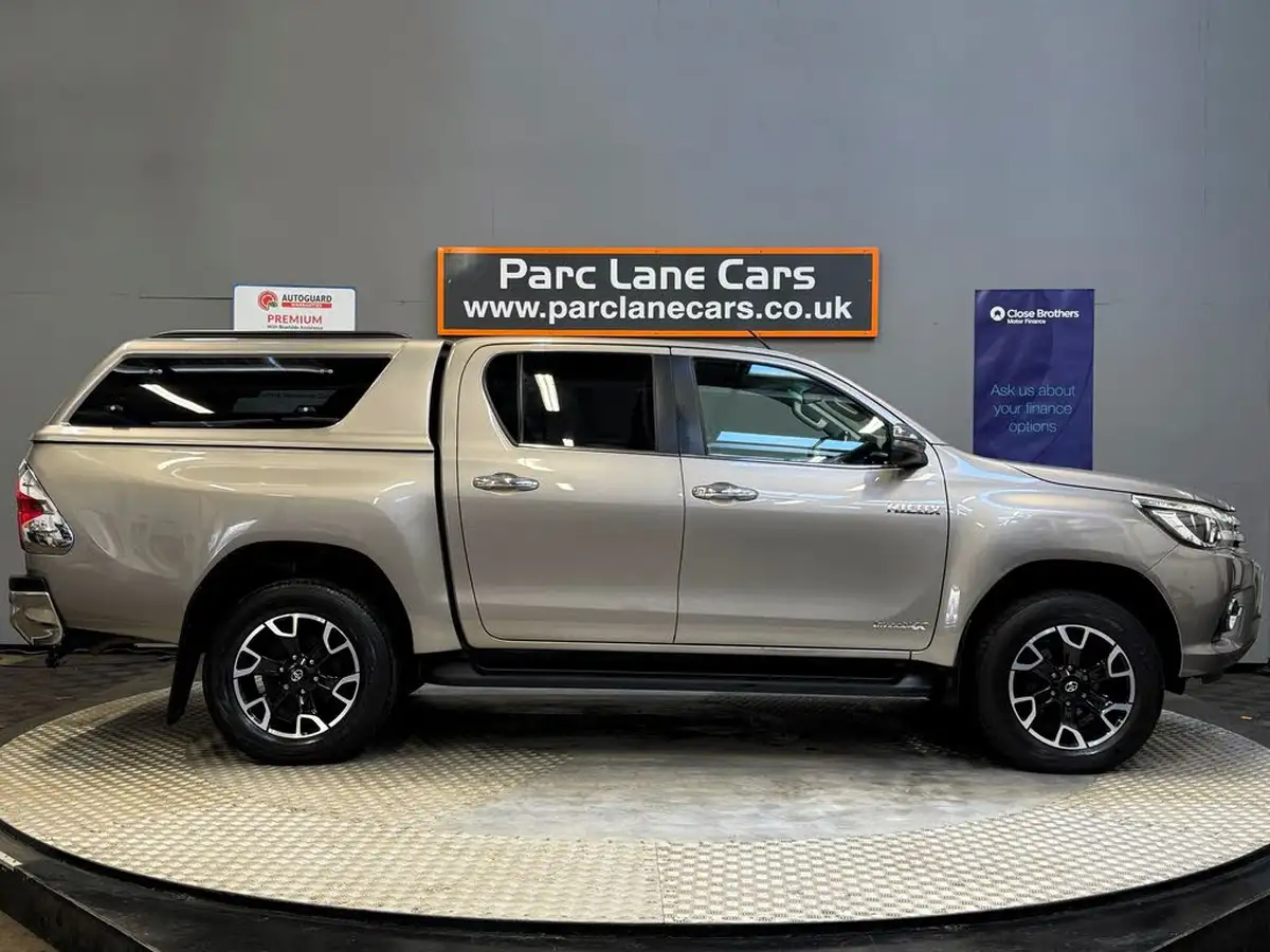 2018-toyota-hi-lux-24d-4d-invincible-32t-ss-big-1