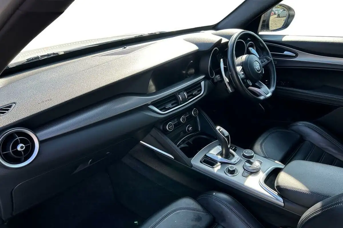 2022-alfa-romeo-stelvio-20-veloce-big-5