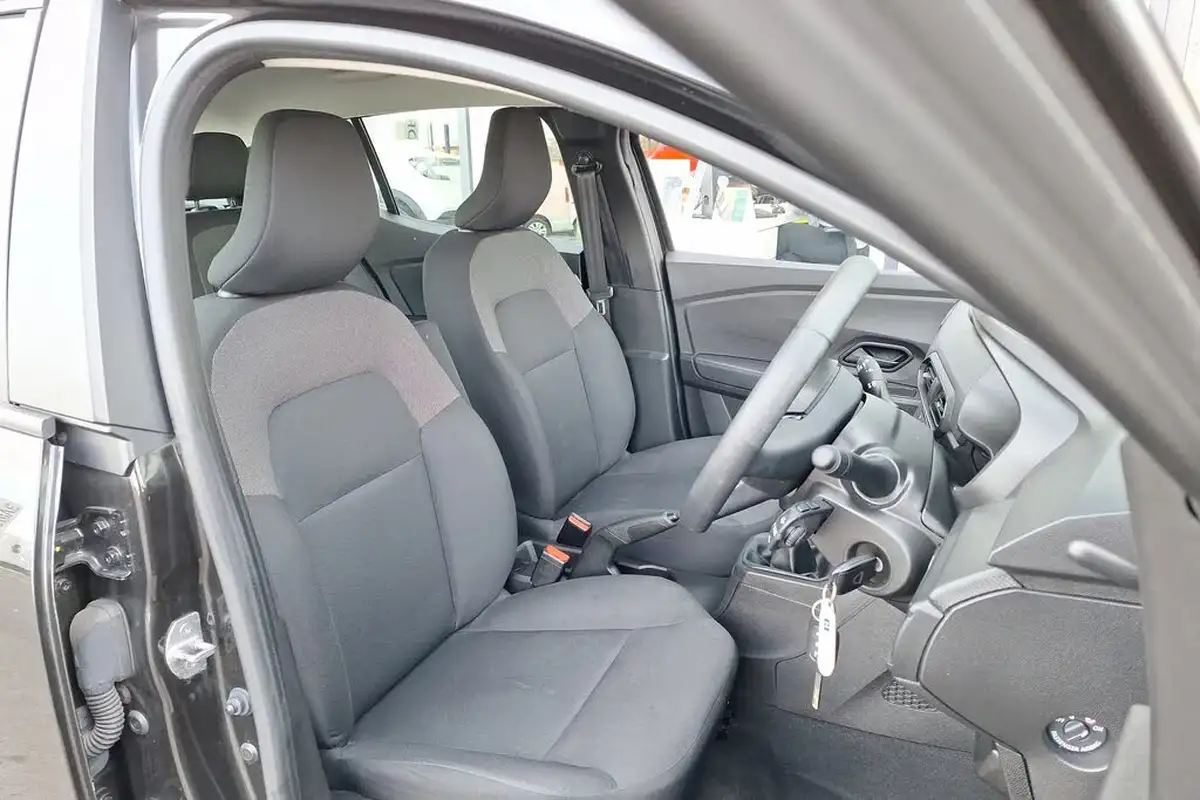 2021-dacia-sandero-10-tce-essential-90bhp-big-30