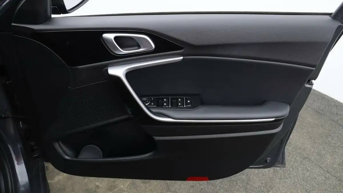 2021-kia-pro-ceed-15-t-gdi-gt-line-big-14