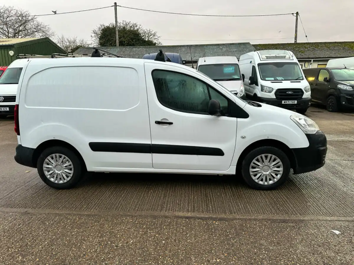 2017-peugeot-partner-16bluehdi-s-l1-75pseu6-648-panel-big-9