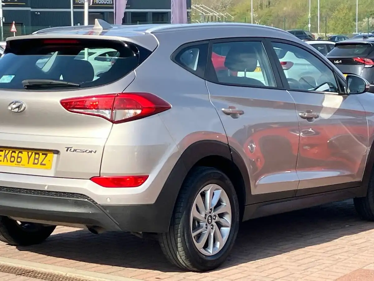 2016-hyundai-tucson-17crdi-blue-drive-se-116ps-big-23