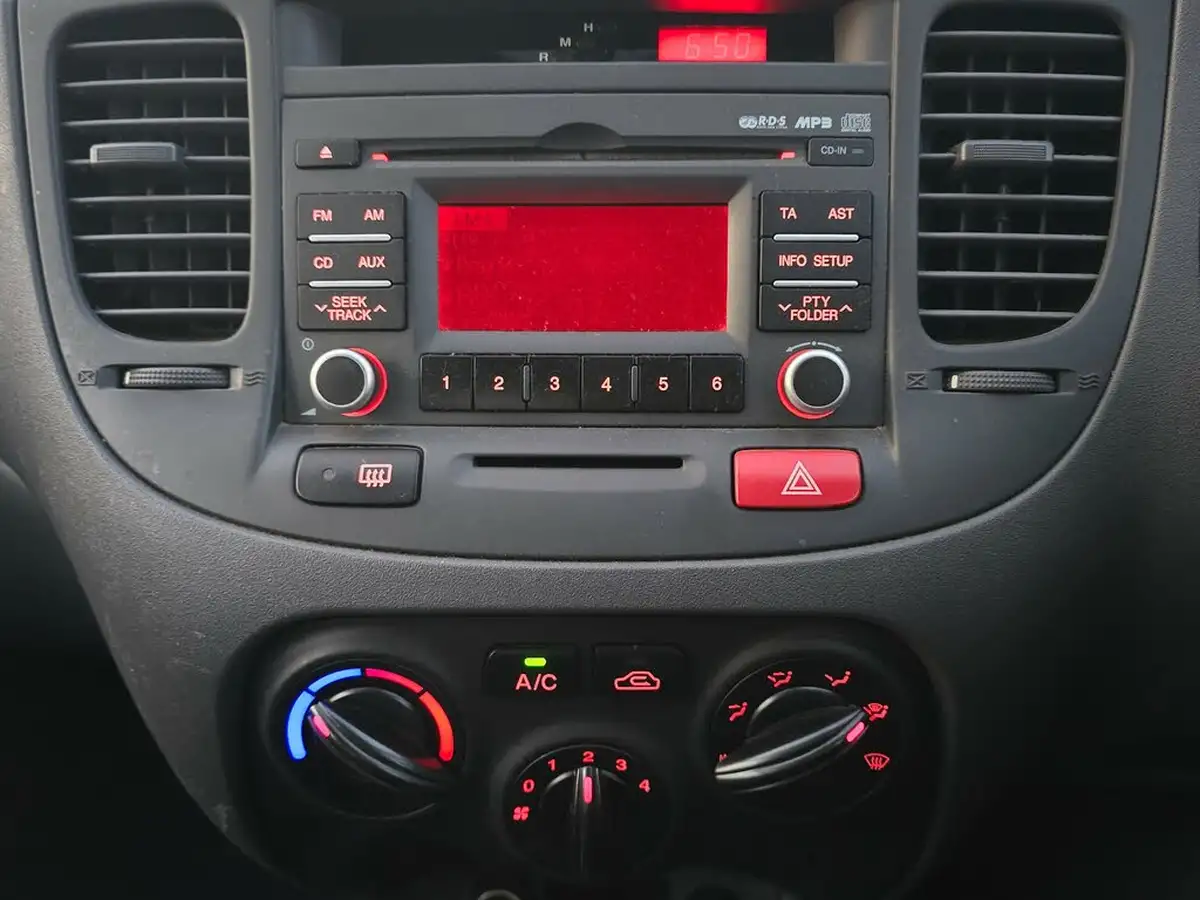 2010-kia-rio-14-domino-auto-big-17