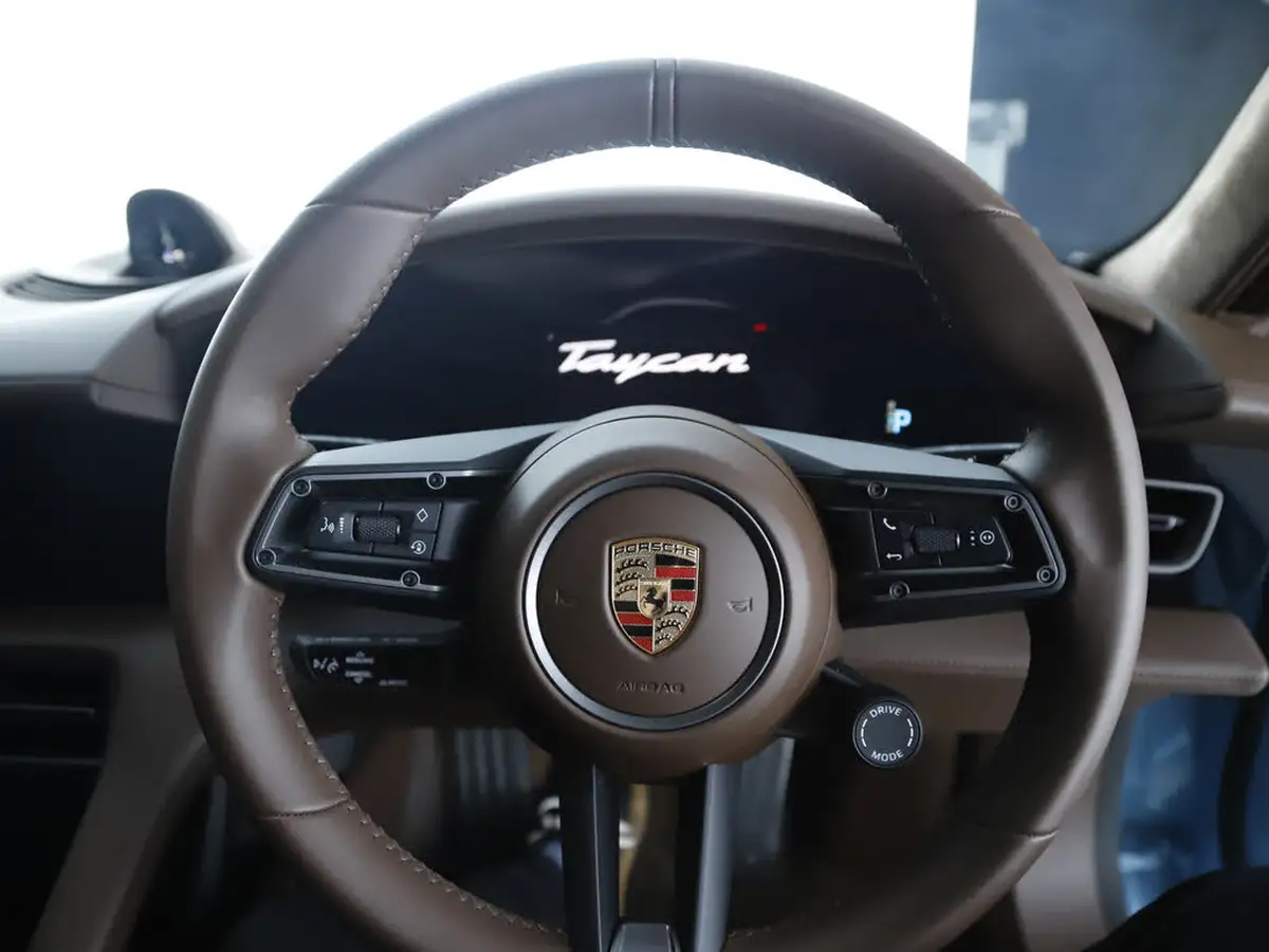 2023-porsche-taycan-e-gts-sport-turismo-big-11