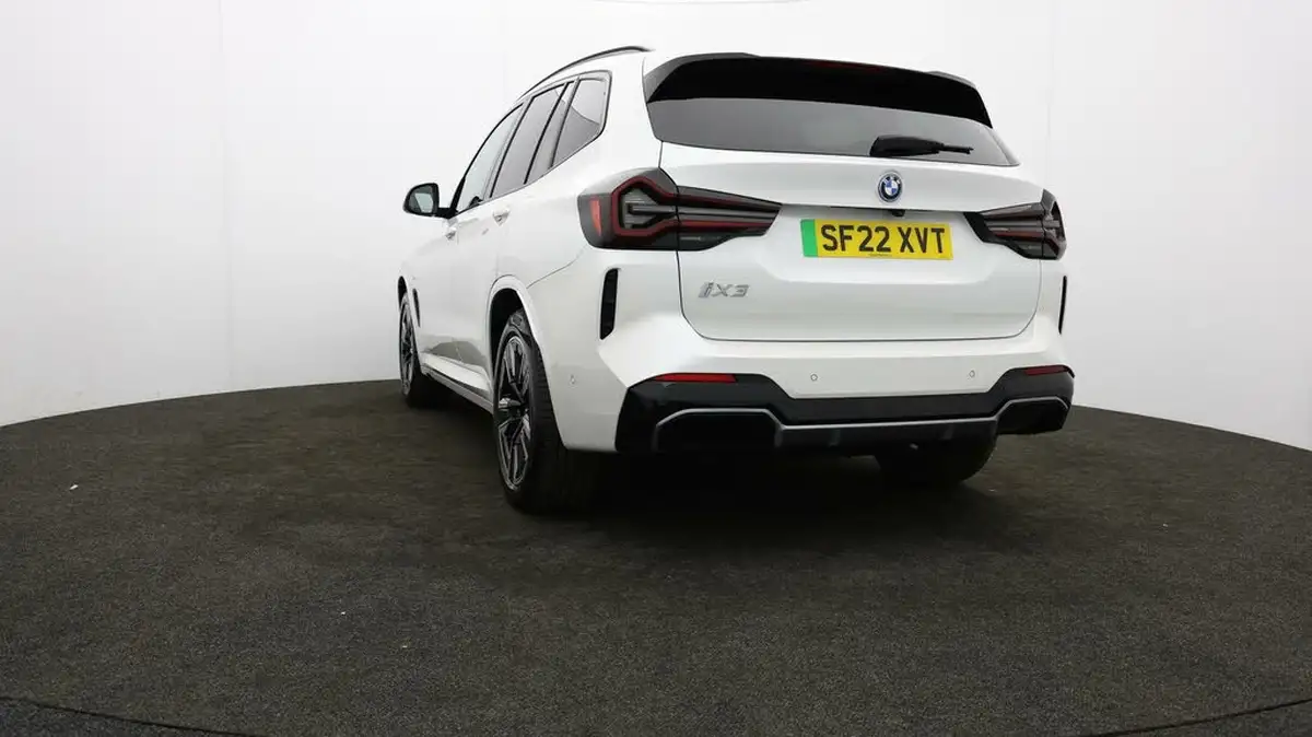 2022-bmw-ix3-e-m-sport-big-23