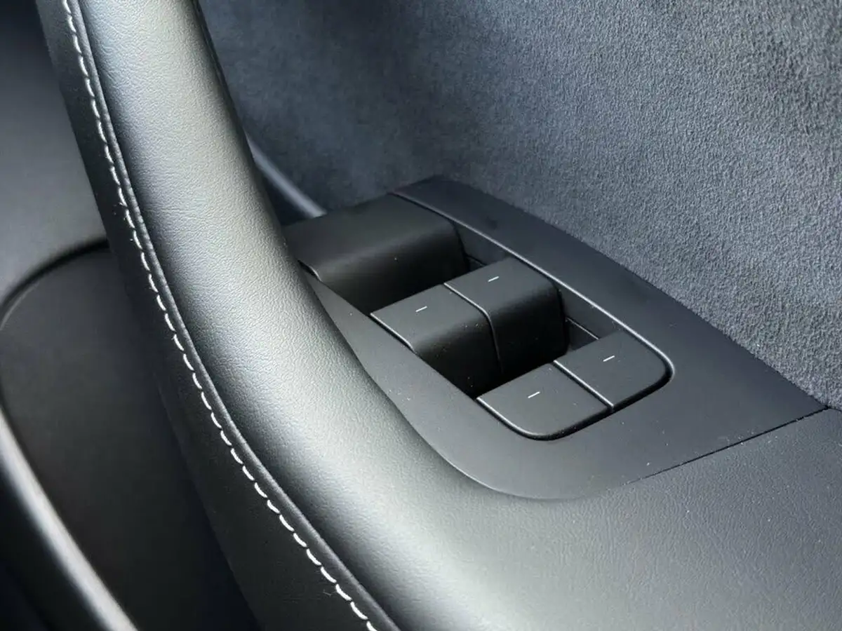 2021-tesla-model-3-e-long-range-awd-big-30
