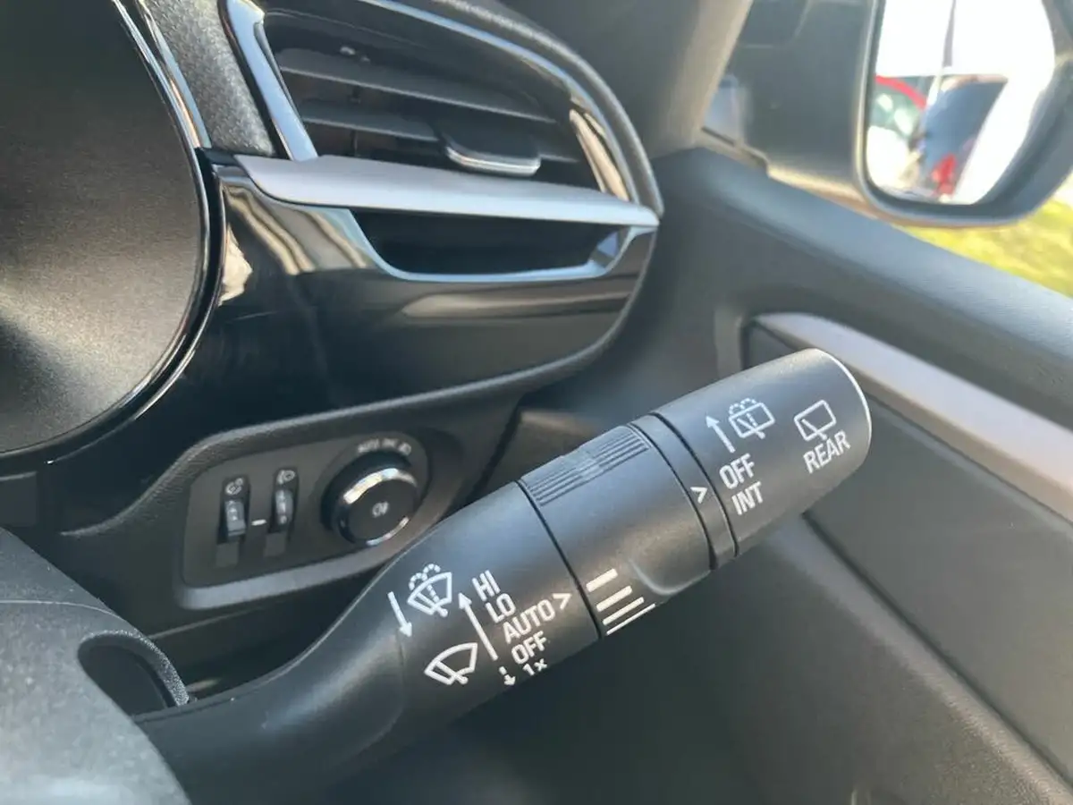 2021-vauxhall-corsa-e-se-premium-big-27