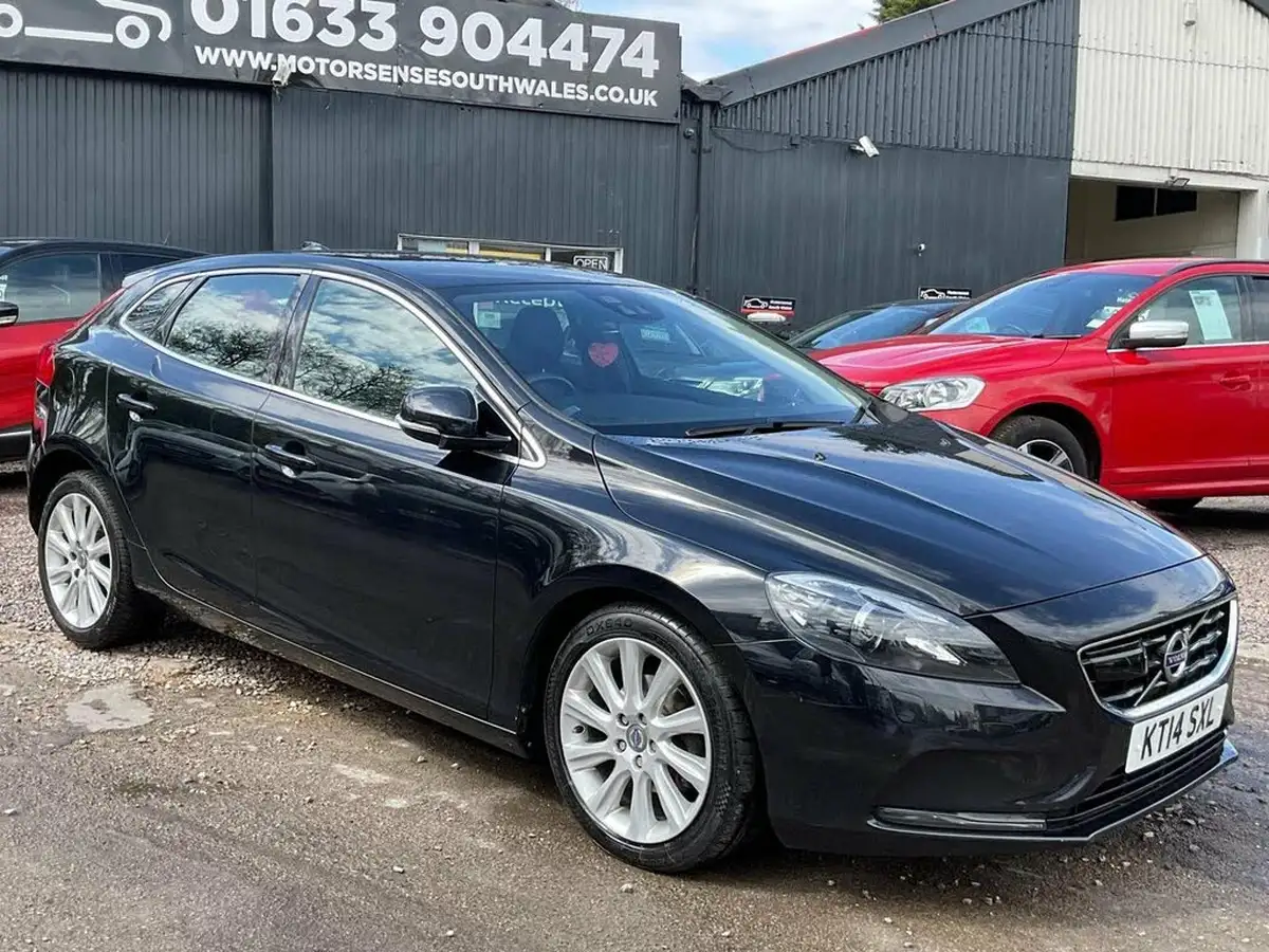 2014-volvo-v40-16td-d2-se-lux-big-2
