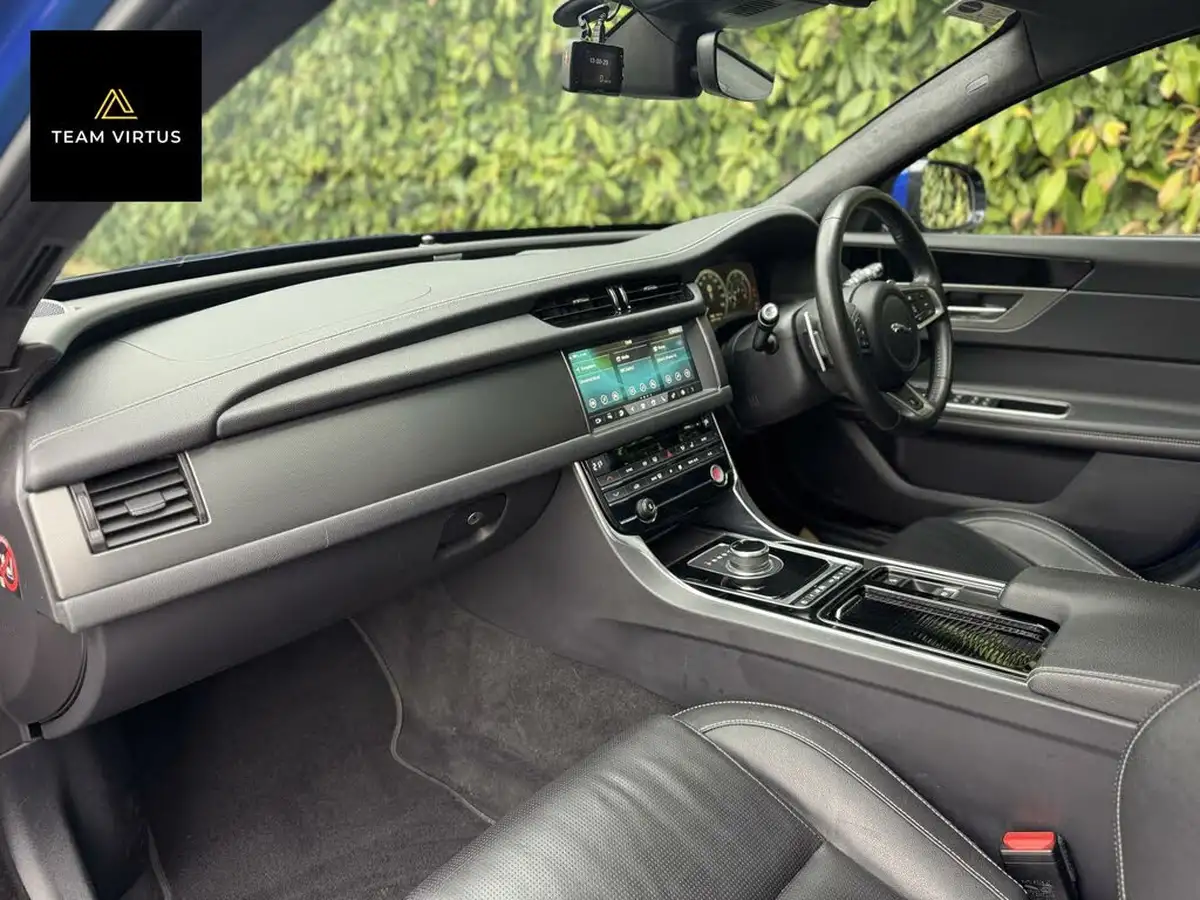 2019-jaguar-xf-30td-ss-sportbrake-5d-big-18
