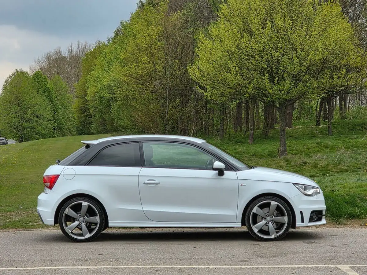 2015-audi-a1-20td-black-edition-hatchback-3d-big-7