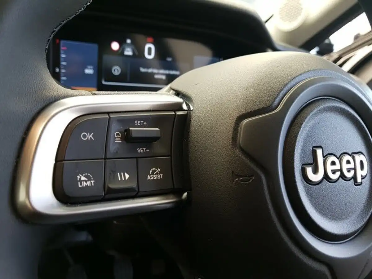 2024-jeep-avenger-12-gse-altitude-big-13