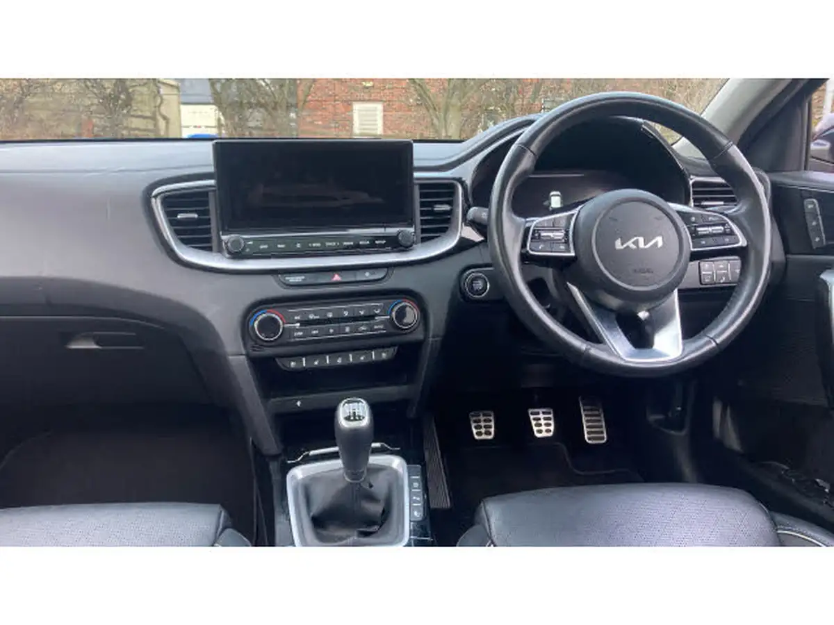 2022-kia-xceed-15-t-gdi-4-big-9