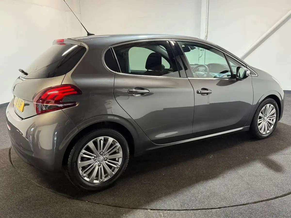 2017-peugeot-208-12-puretech-allure-110bhp-ss-5d-eat6-big-3
