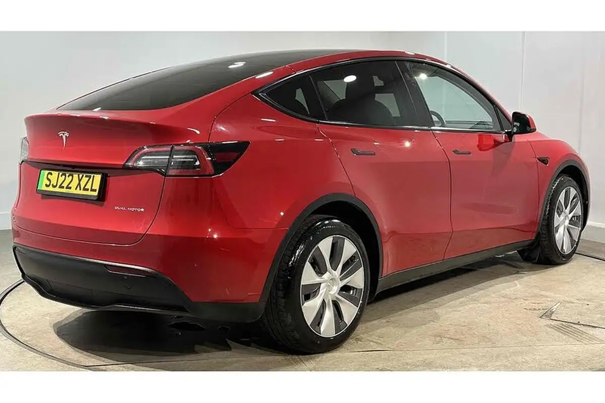 2022-tesla-model-y-e-long-range-big-5
