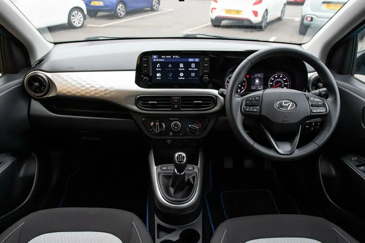 2020-hyundai-i10-10-premium-big-3