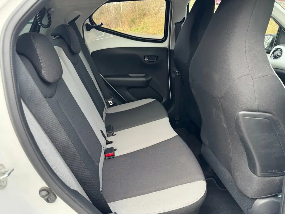 2018-toyota-aygo-10-vvt-i-x-press-71bhp-big-15