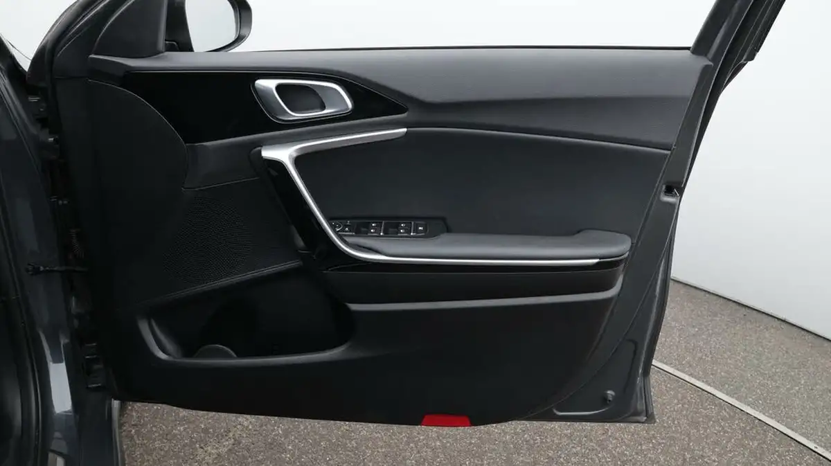 2022-kia-ceed-15-t-gdi-gt-line-big-15