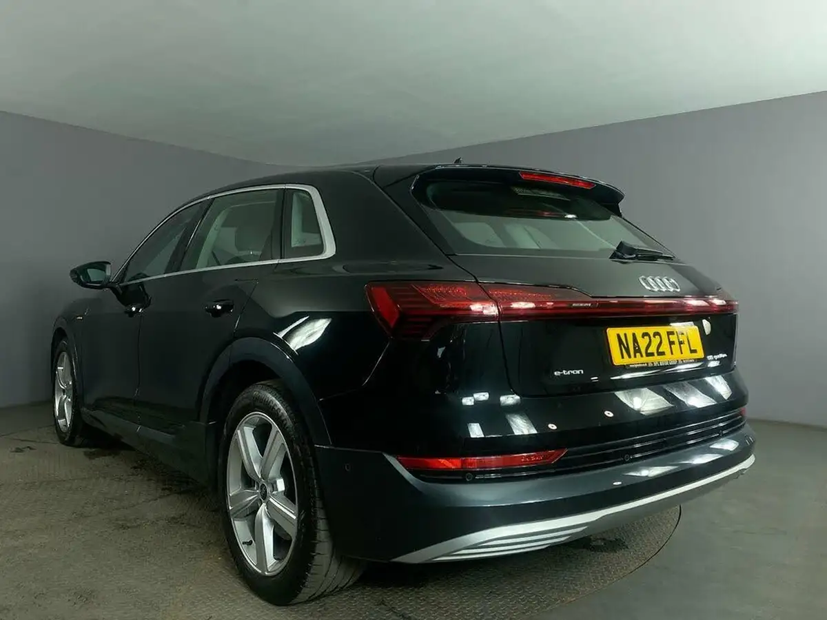 2022-audi-e-tron-55e-technik-station-wagon-big-5