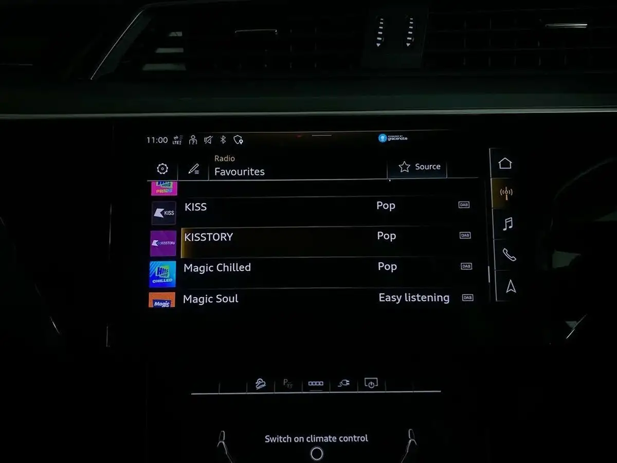 2022-audi-e-tron-55e-technik-station-wagon-big-29