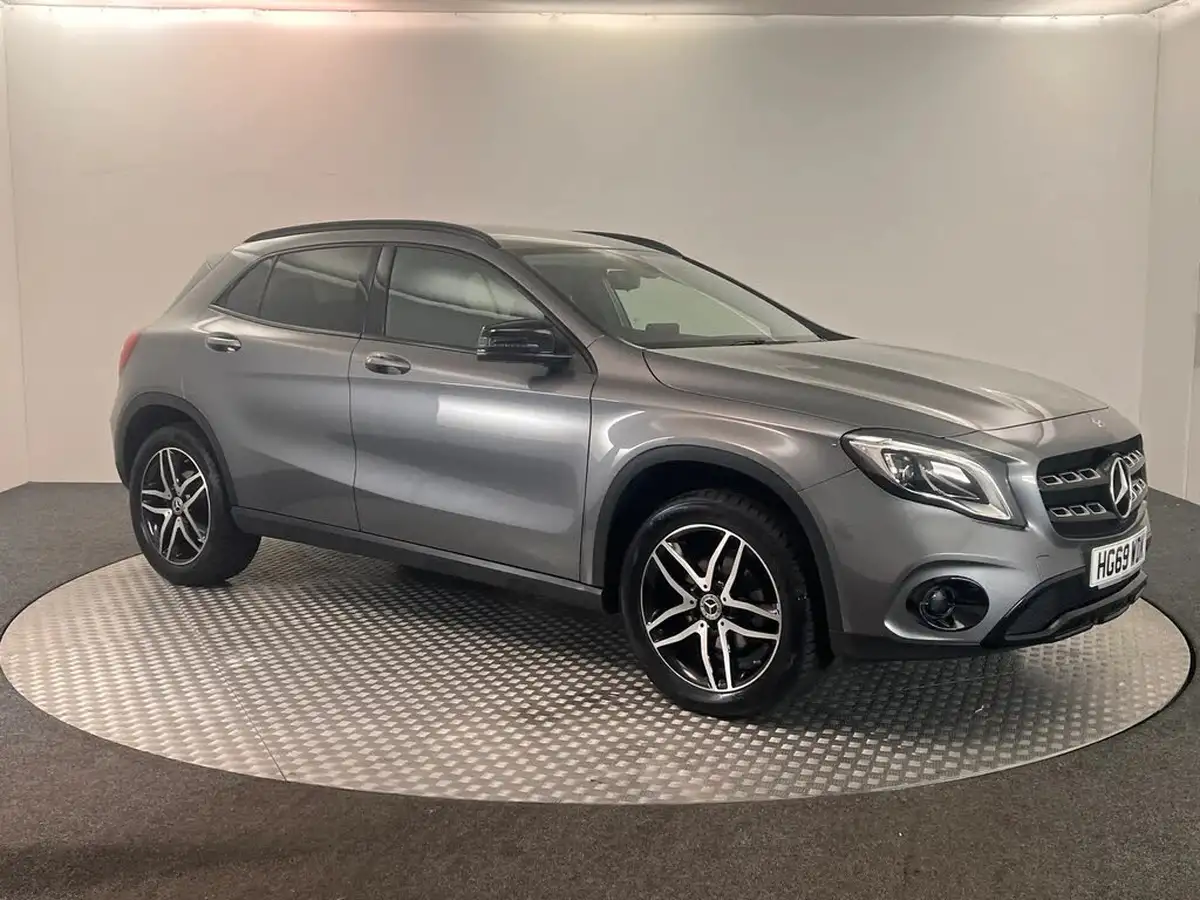 2020-mercedes-benz-gla-class-16-gla-180-urban-edition-7g-dct-big-2