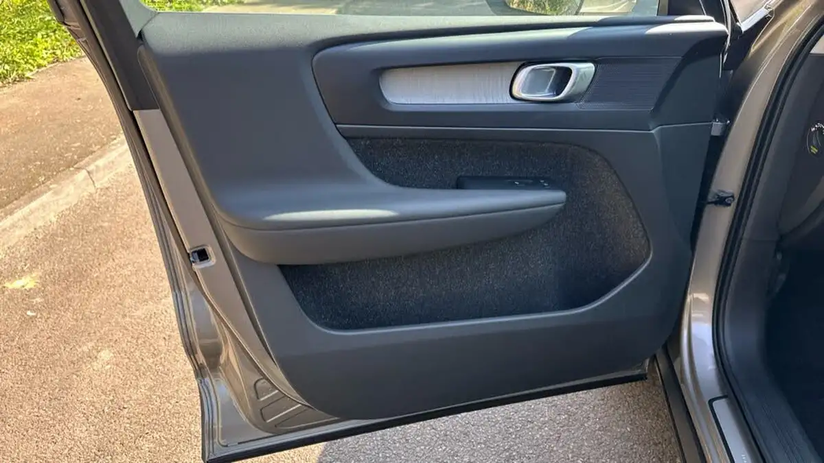 2019-volvo-xc40-20-t4-inscription-awd-big-31