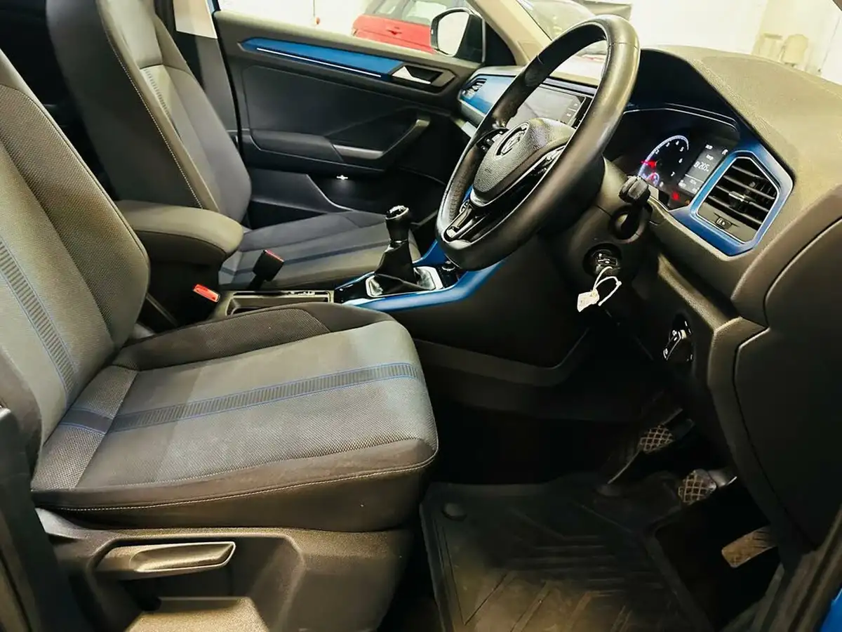 2019-volkswagen-t-roc-10-tsi-design-big-37