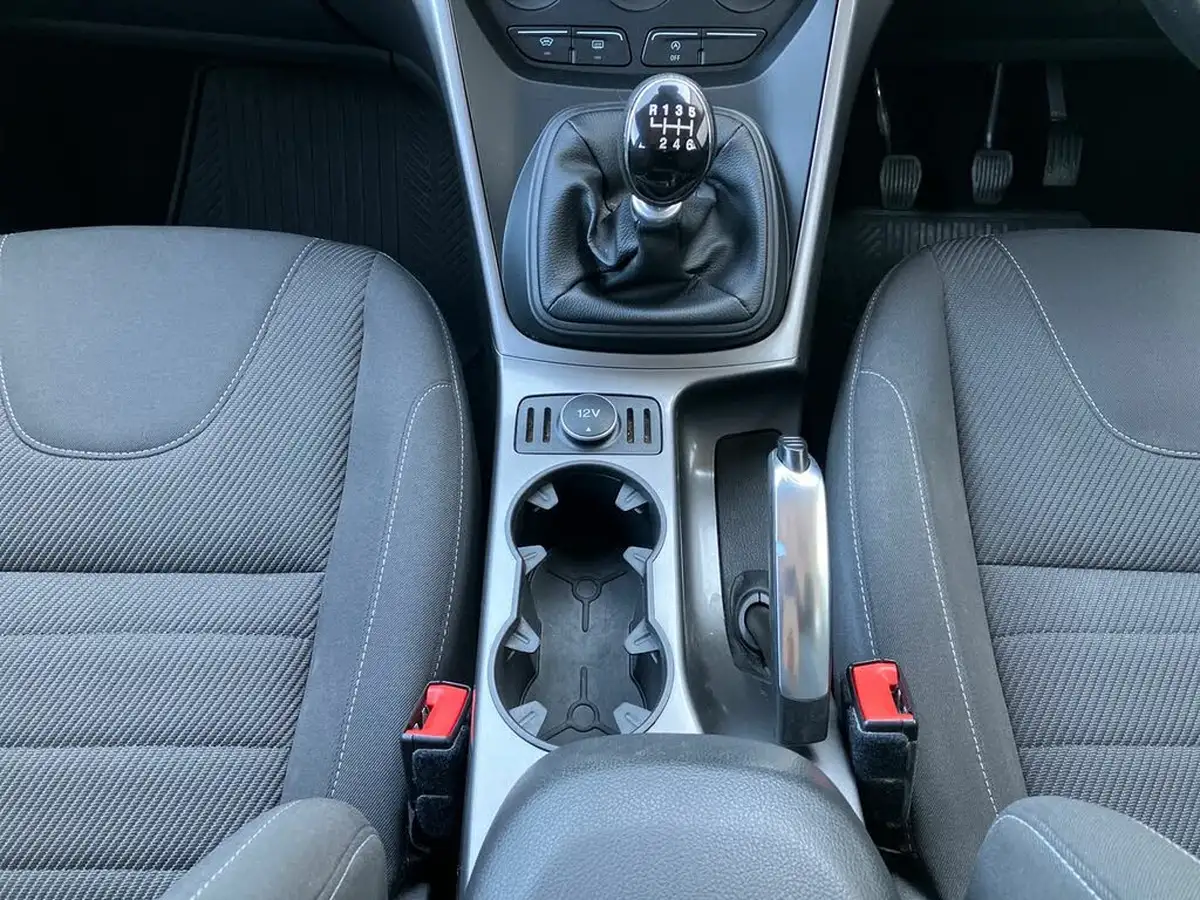 2016-ford-kuga-20tdci-zetec-big-16