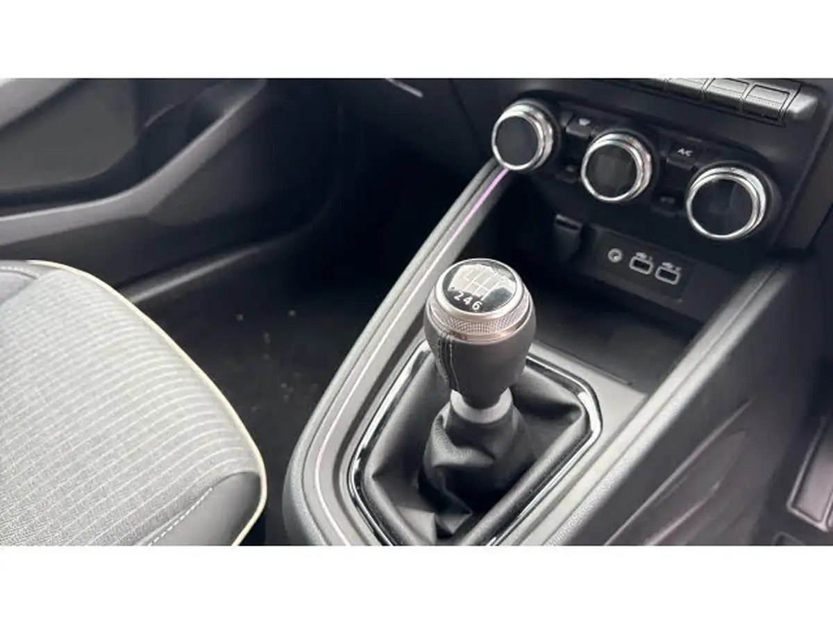 2024-renault-clio-10-tce-techno-big-12