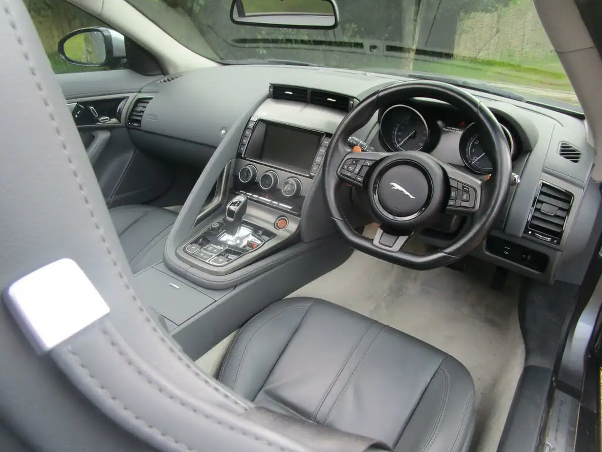 2014-jaguar-f-type-30-s-convertible-quickshift-big-12