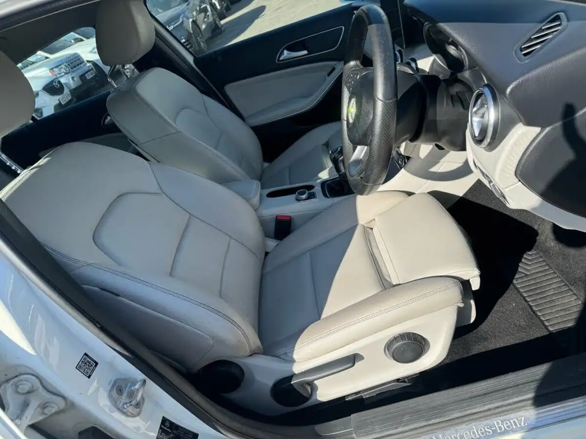 2016-mercedes-benz-a-class-15d-a180d-sport-ss-big-22