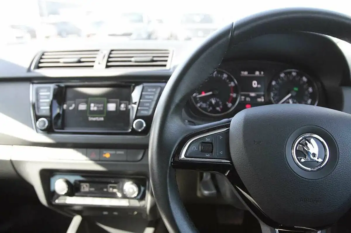 2016-skoda-fabia-big-15