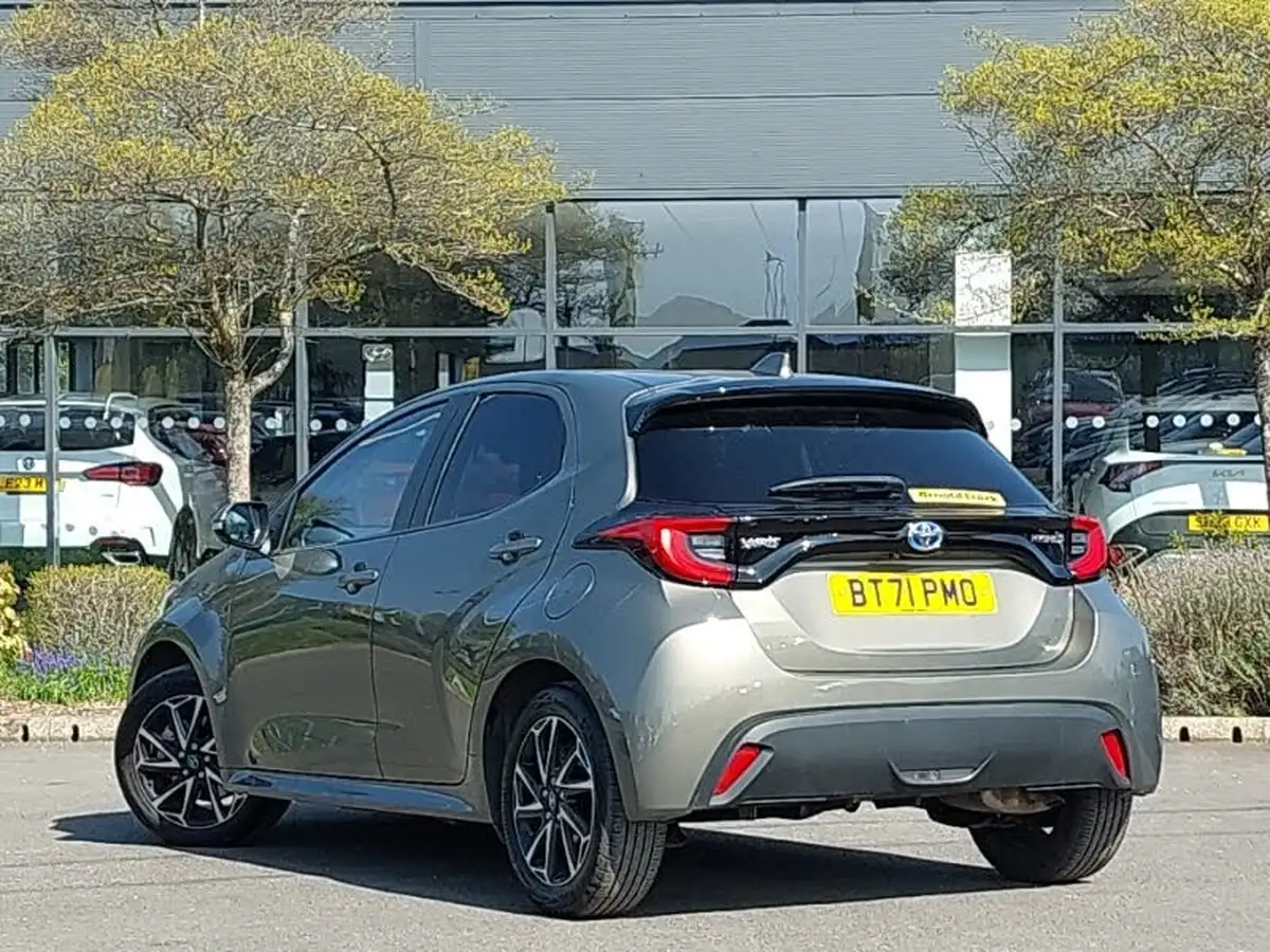 2022-toyota-yaris-15-vvt-i-design-big-1