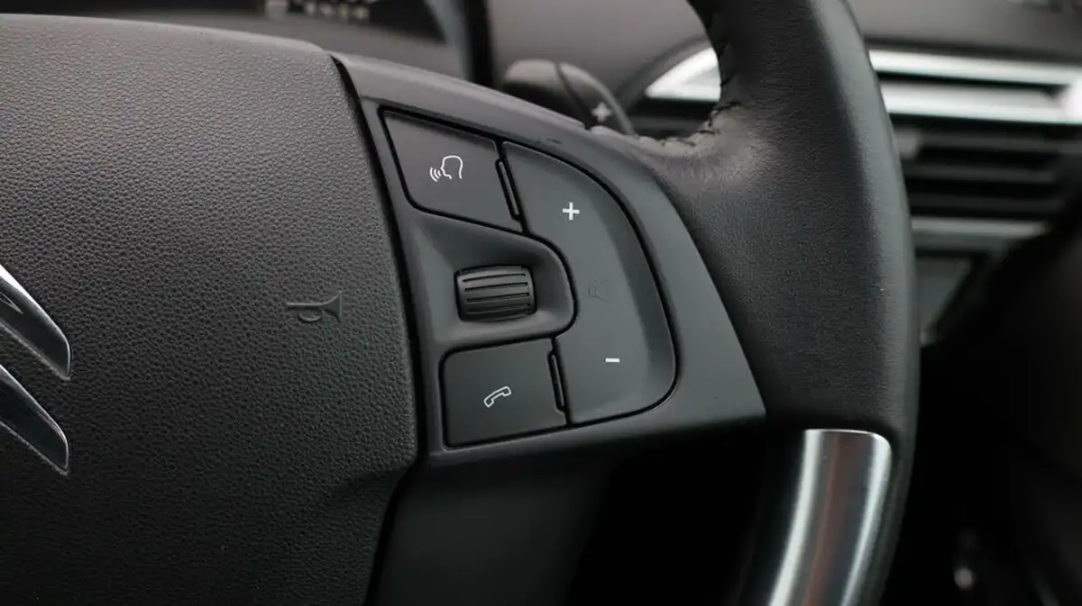 2019-citroen-c4-spacetourer-20bluehdi-feel-big-24