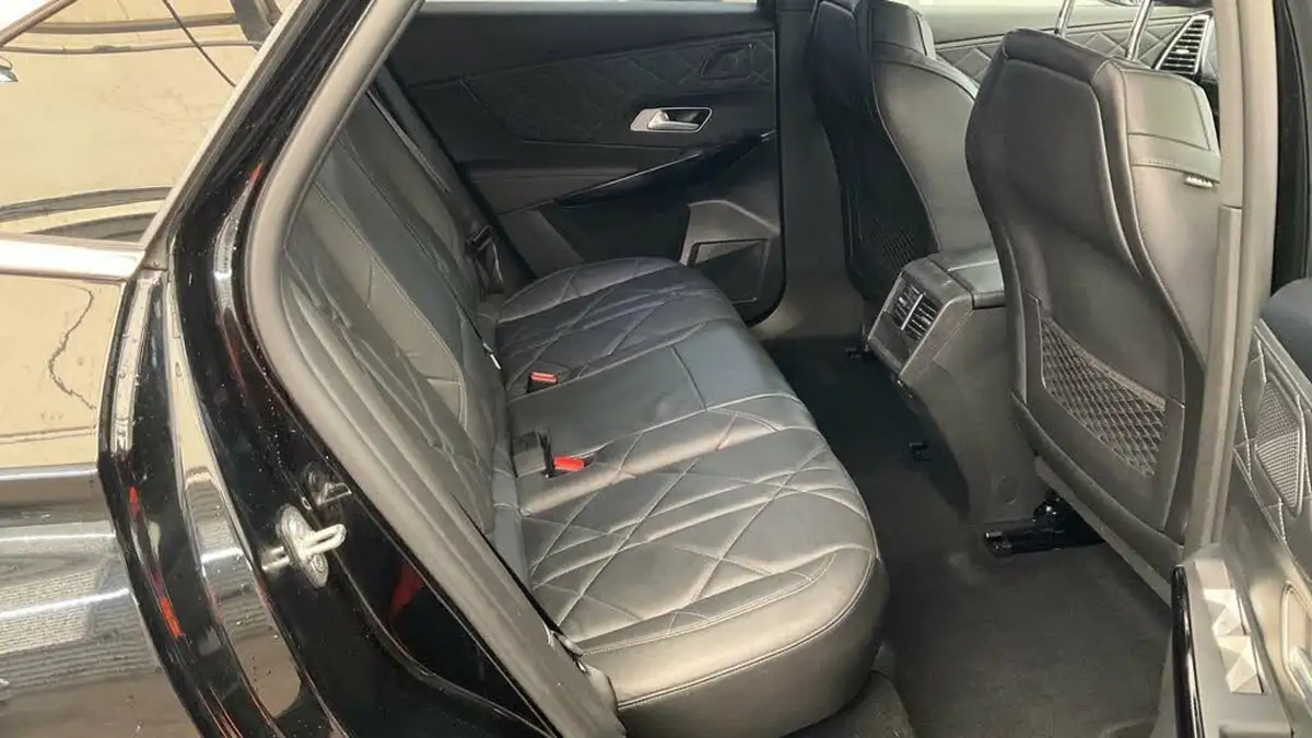 2022-ds-ds-7-crossback-15-bluehdi-rivoli-big-5