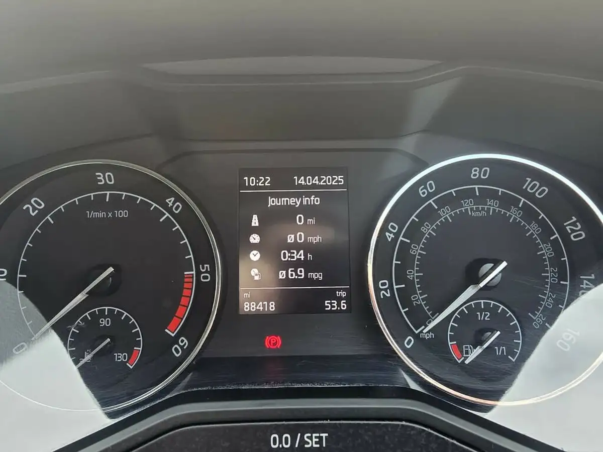2018-skoda-superb-20tdi-scr-se-technology-hatchback-big-30