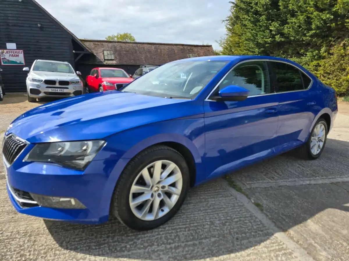 2018-skoda-superb-20tdi-scr-se-technology-hatchback-big-2