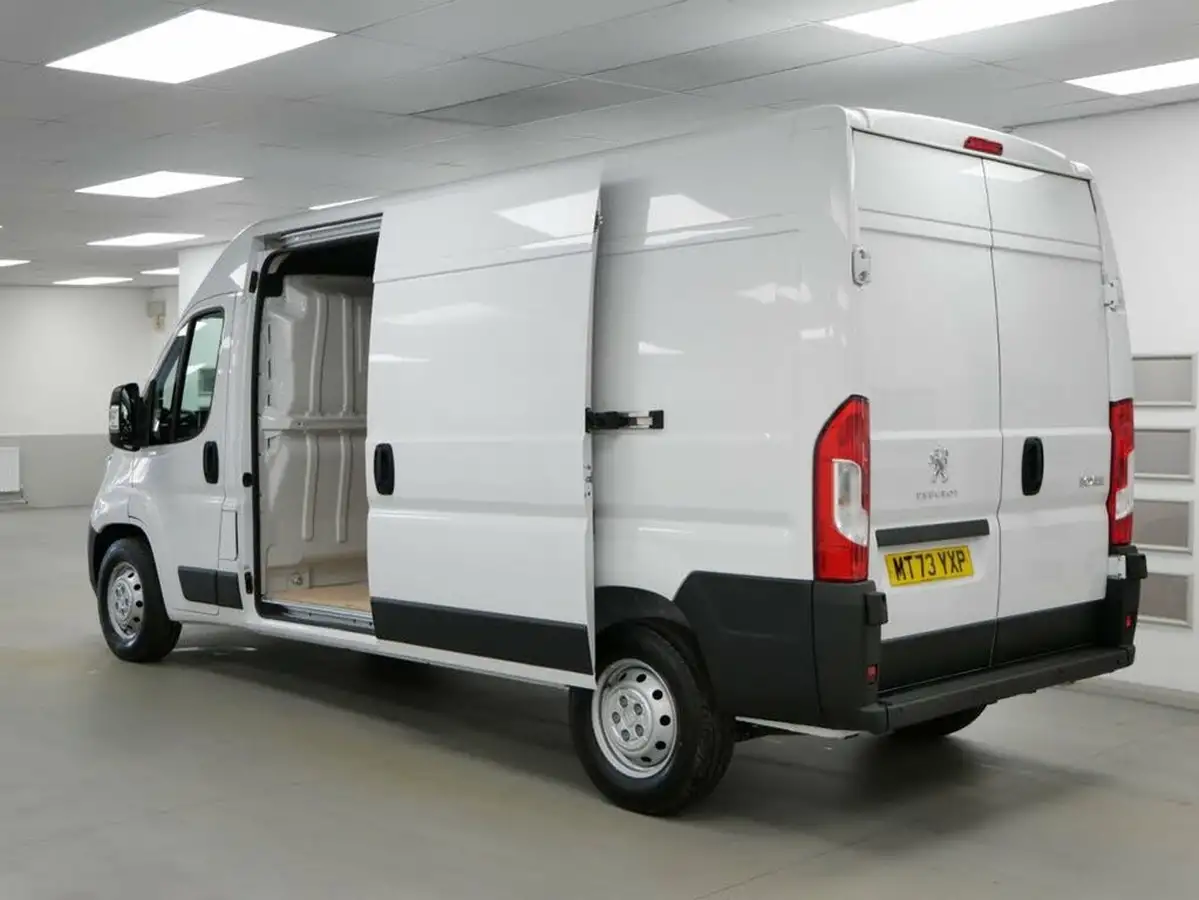 2023-peugeot-boxer-22-bluehdi-professional-premium-435-l3h2-big-9