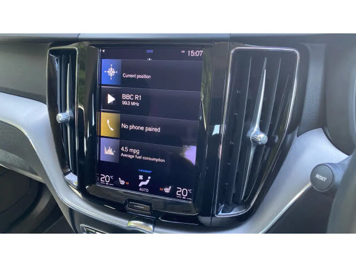 2021-volvo-xc60-20td-b4-momentum-big-28