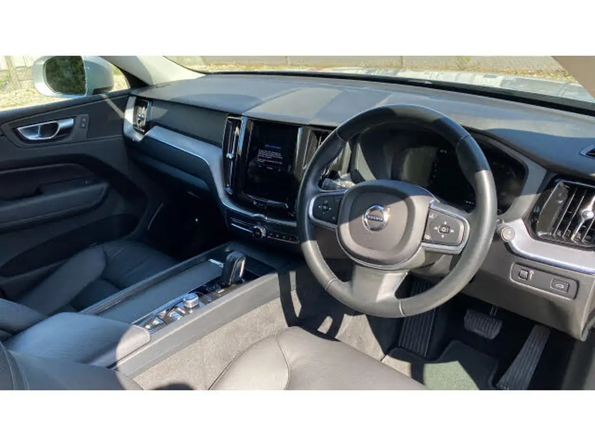2021-volvo-xc60-20td-b4-momentum-big-4
