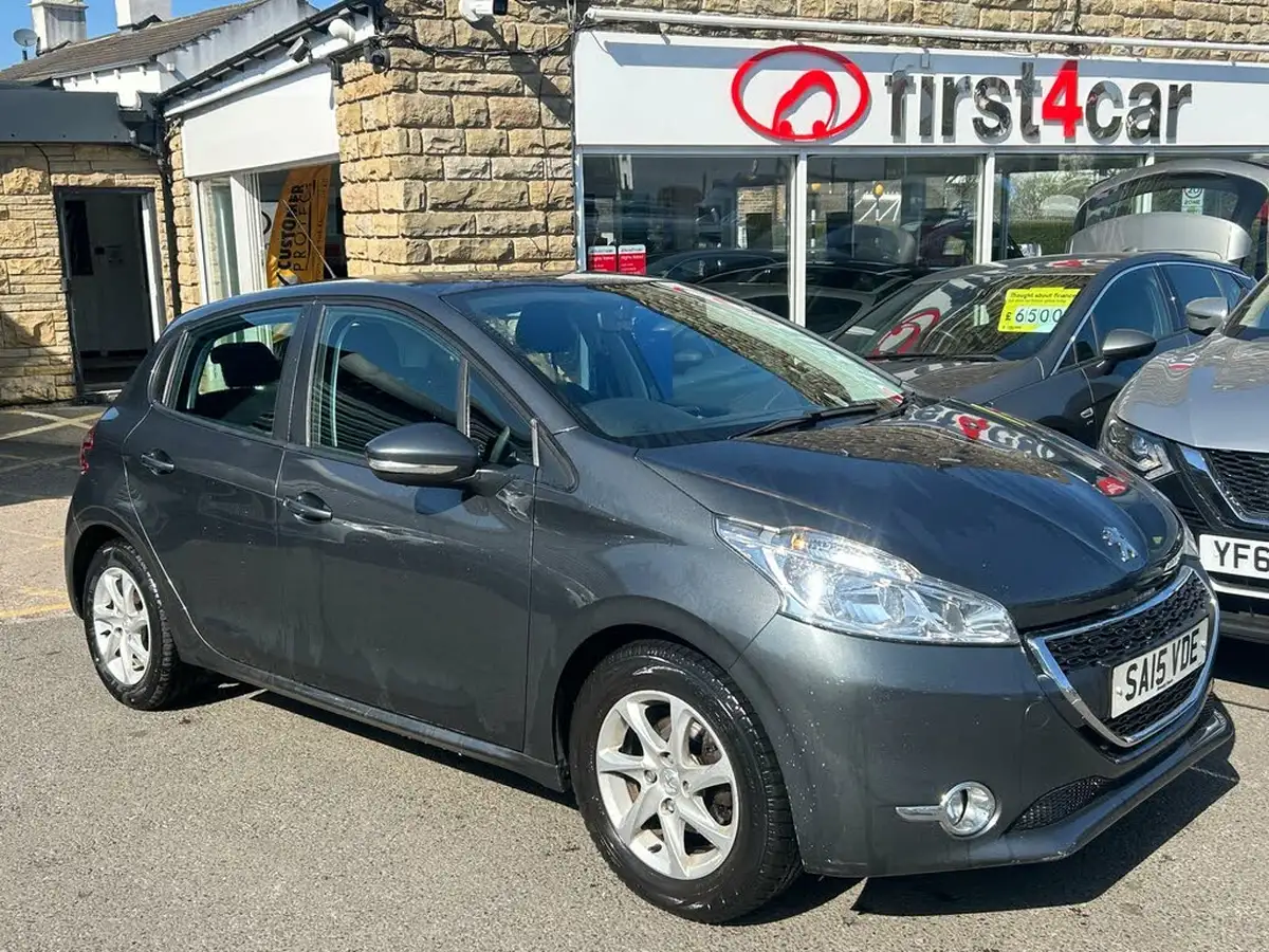 2015-peugeot-208-12-puretech-active-5d-big-0