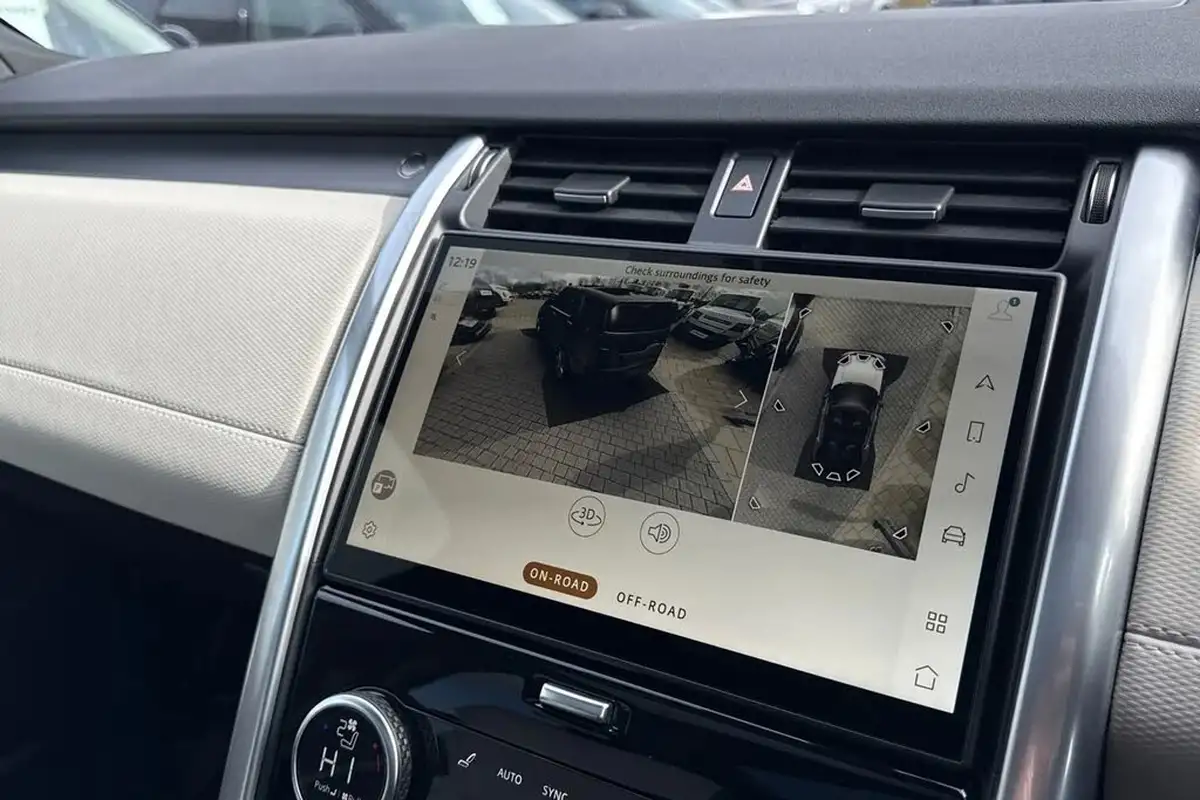 2024-land-rover-discovery-30-d300-dynamic-hse-big-11