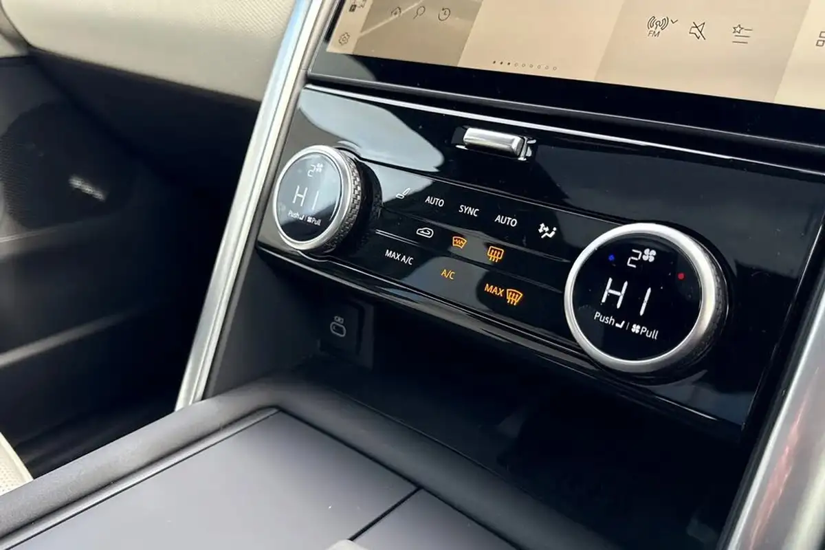 2024-land-rover-discovery-30-d300-dynamic-hse-big-35