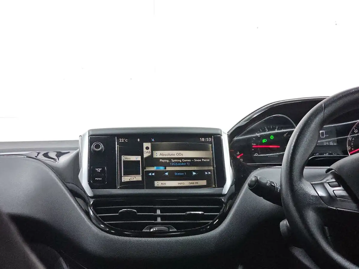 2014-peugeot-208-12-active-vti-3d-big-20