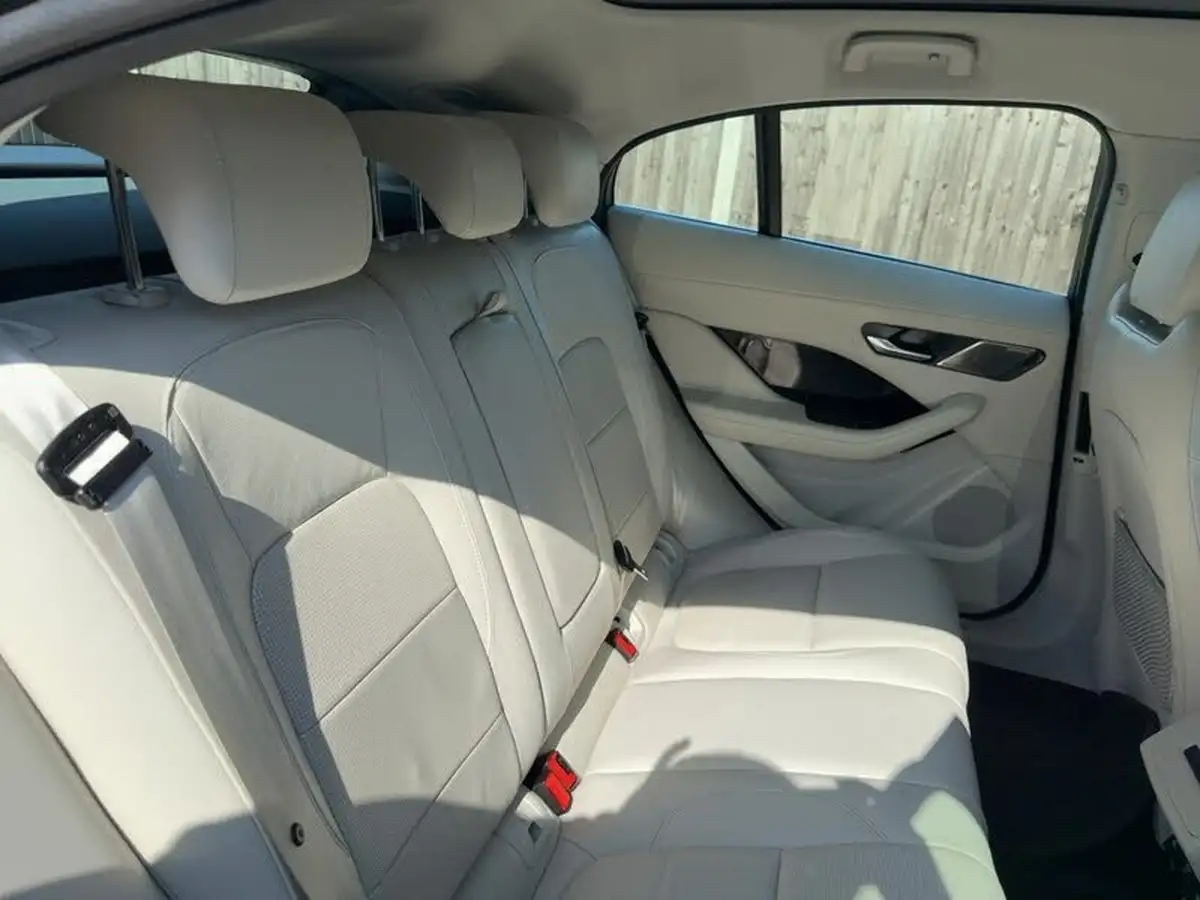 2019-jaguar-i-pace-ev400-se-big-24